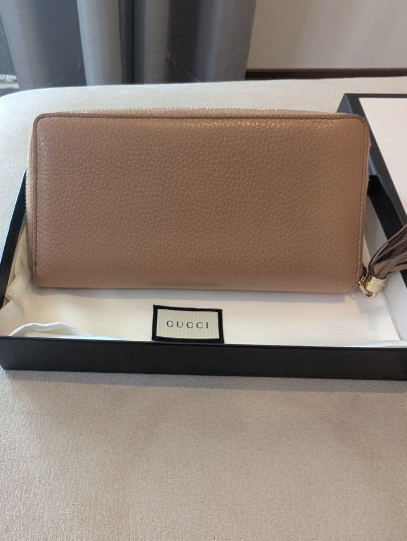 GUCCI ベージュレザー長財布