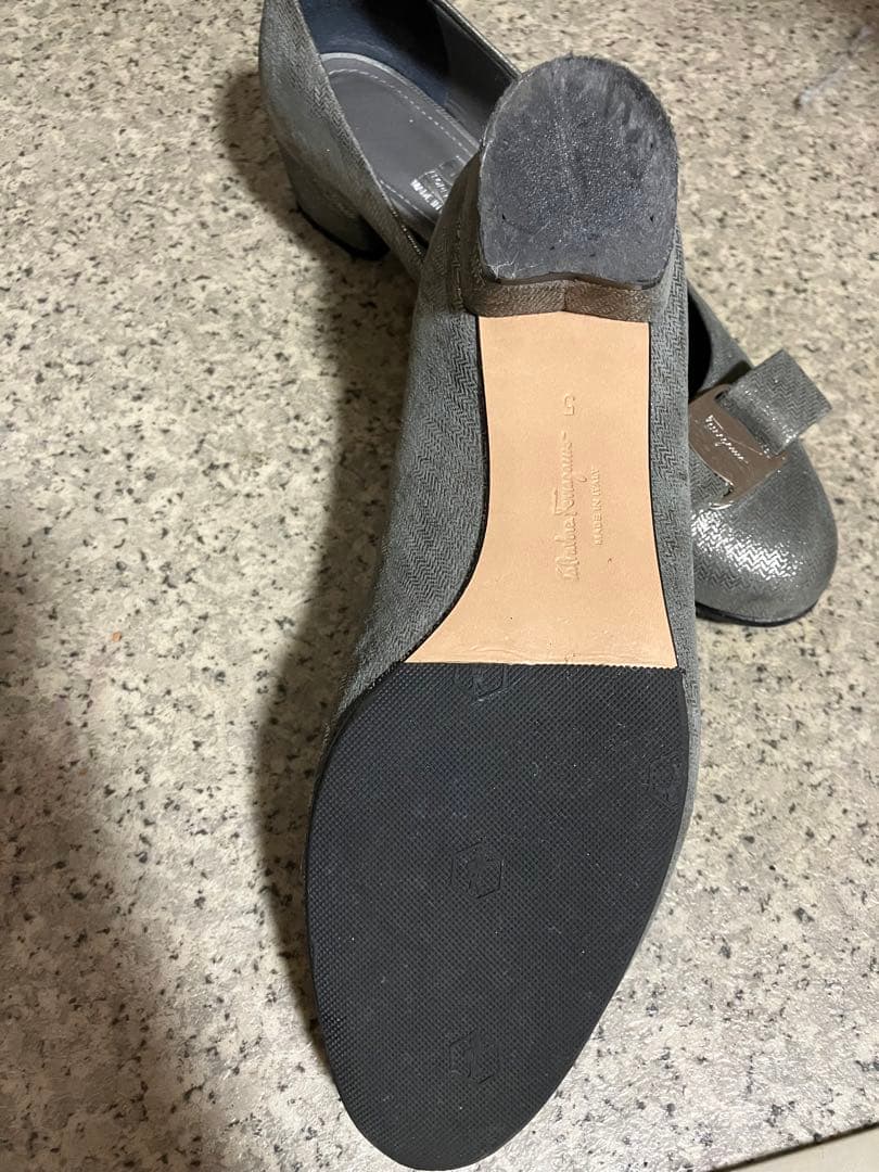 Ferragamo ヴァラ リボン 35mm パンプス