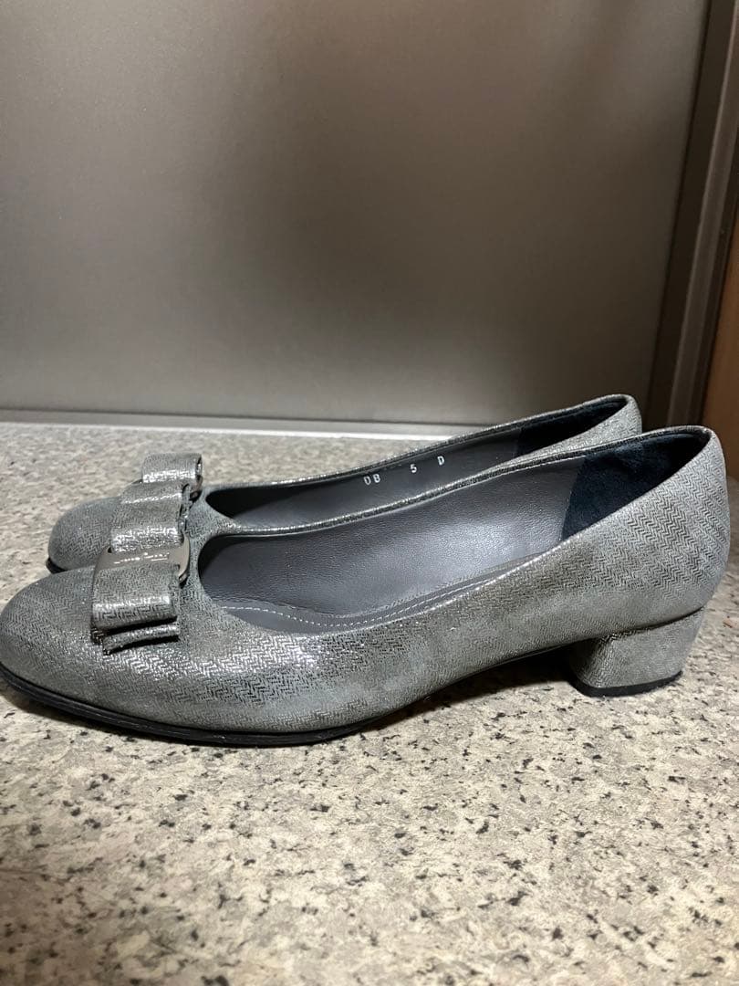 Ferragamo ヴァラ リボン 35mm パンプス