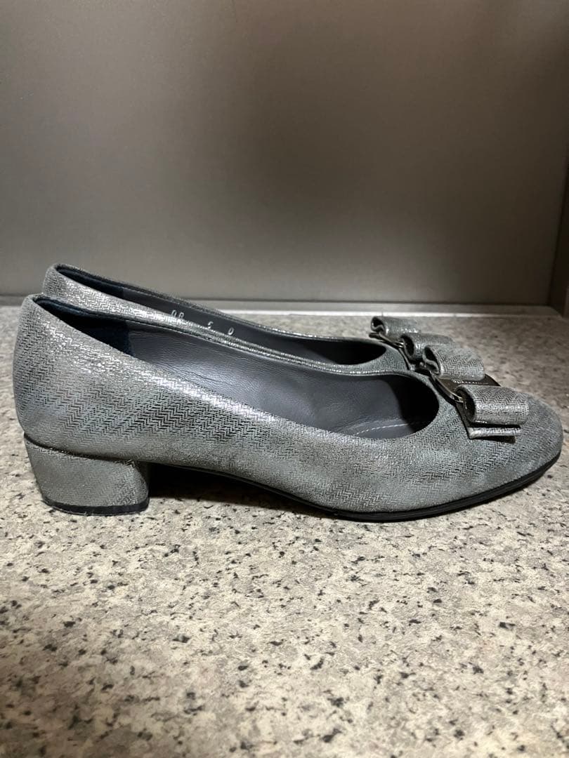 Ferragamo ヴァラ リボン 35mm パンプス
