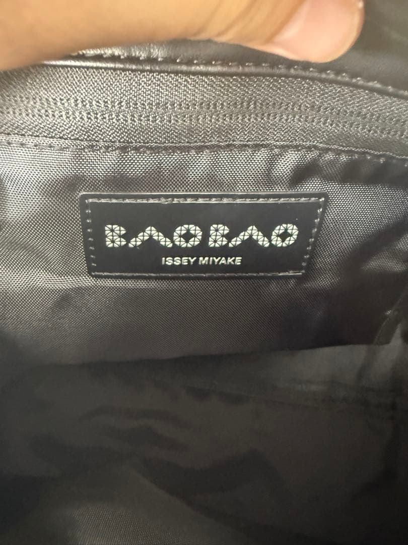 ISSEY MIYAKE ブラック ドラムバッグ 立体パターン