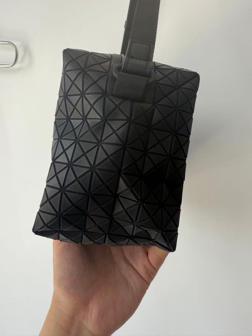 ISSEY MIYAKE ブラック ドラムバッグ 立体パターン