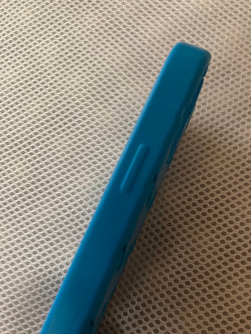 BOTTEGA VENETA ブルー シリコンケース　16pro MAX