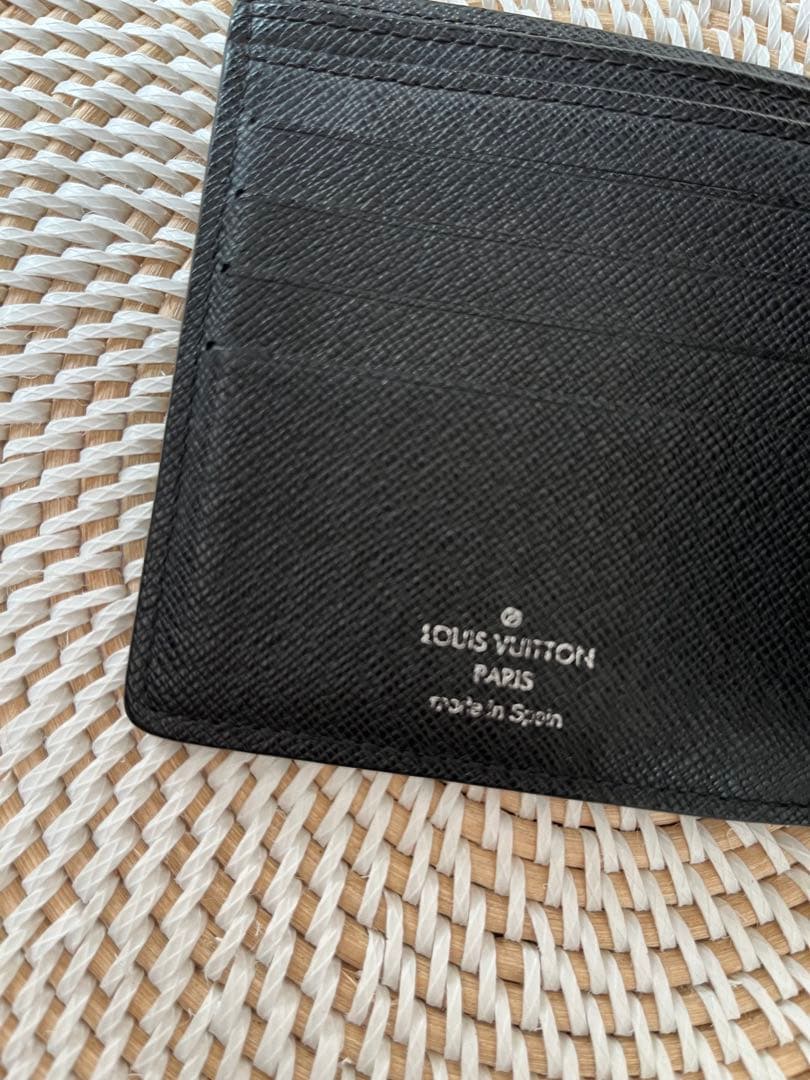LOUIS VUITTON（ルイ・ヴィトン） 二つ折り財布