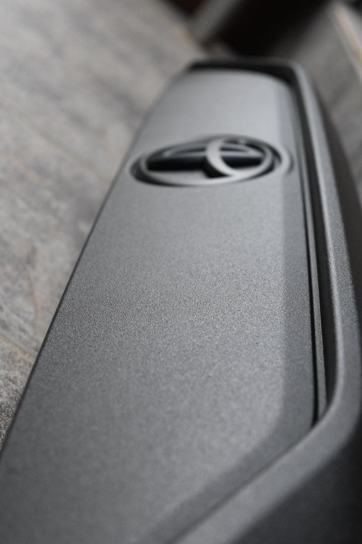 rav4 純正リアガーニッシュ　ラプターライナー塗装　新車外し　送料込み