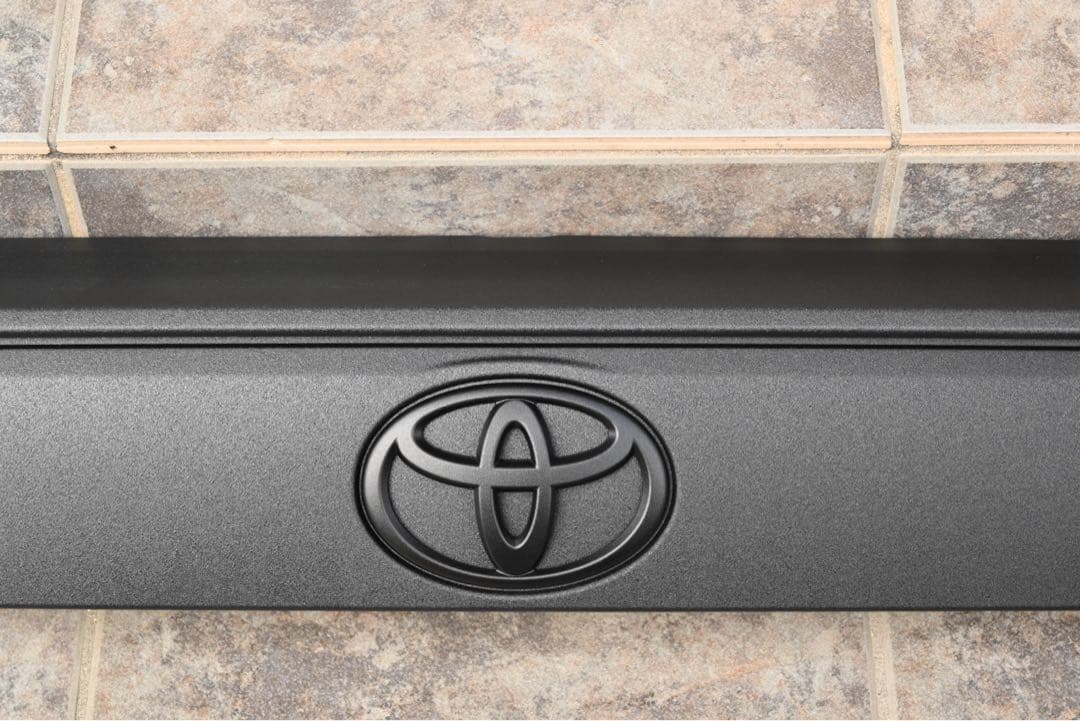 rav4 純正リアガーニッシュ　ラプターライナー塗装　新車外し　送料込み