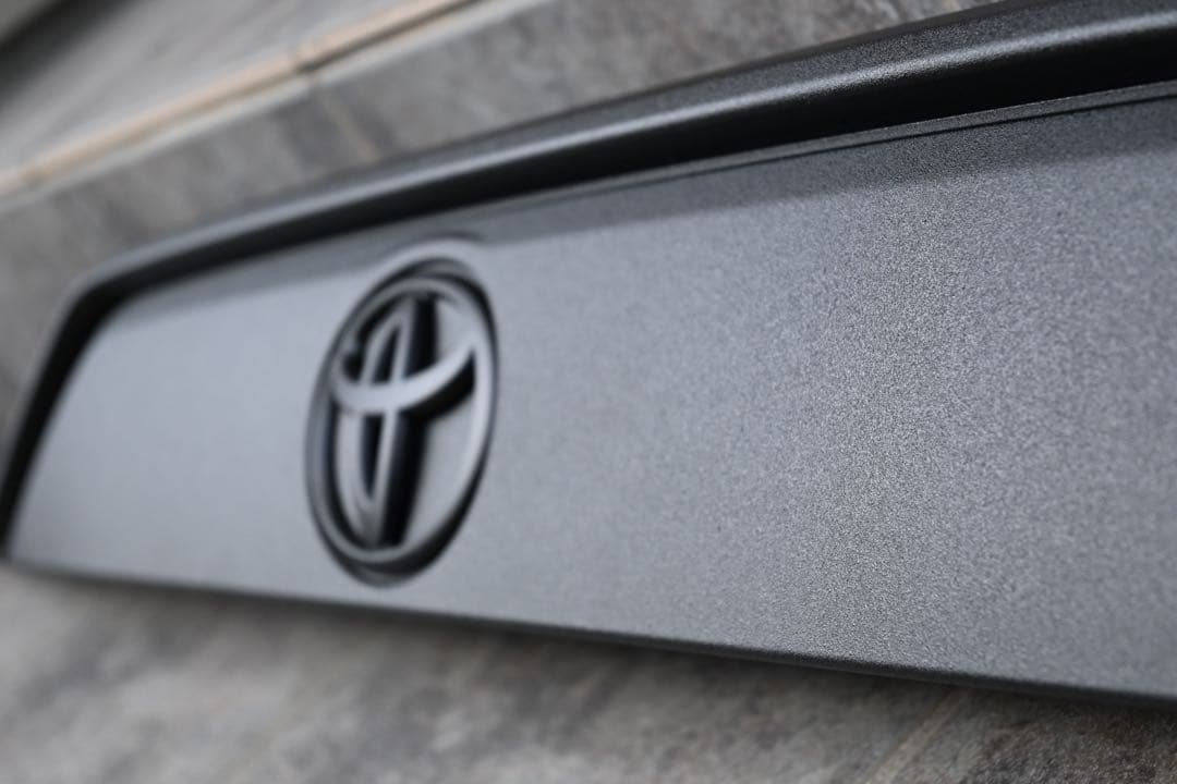 rav4 純正リアガーニッシュ　ラプターライナー塗装　新車外し　送料込み