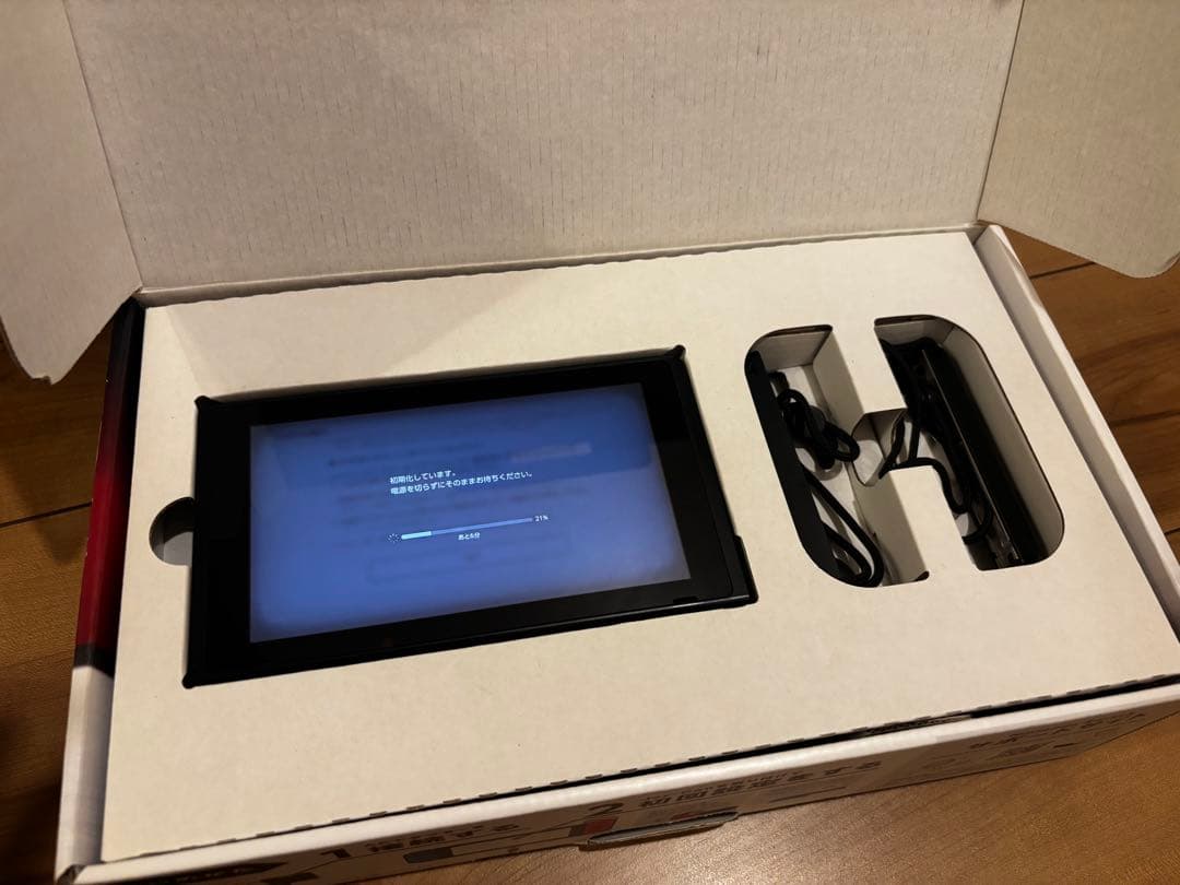 Nintendo Switch本体　コントローラー無しSDカード付き