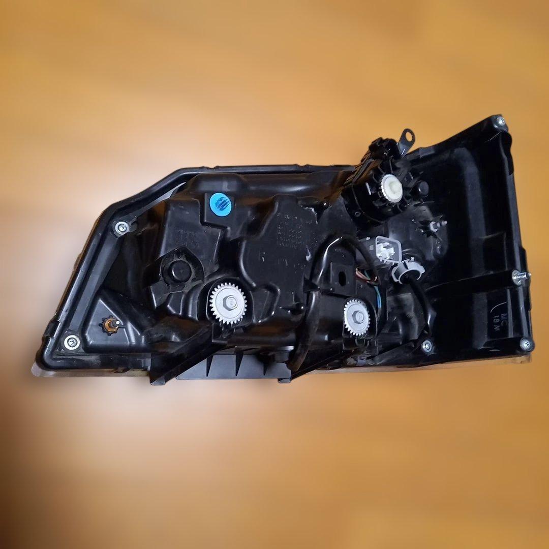 ダイハツハイゼットトラック700系右側ヘッドライトユニットスタンレー製品4567