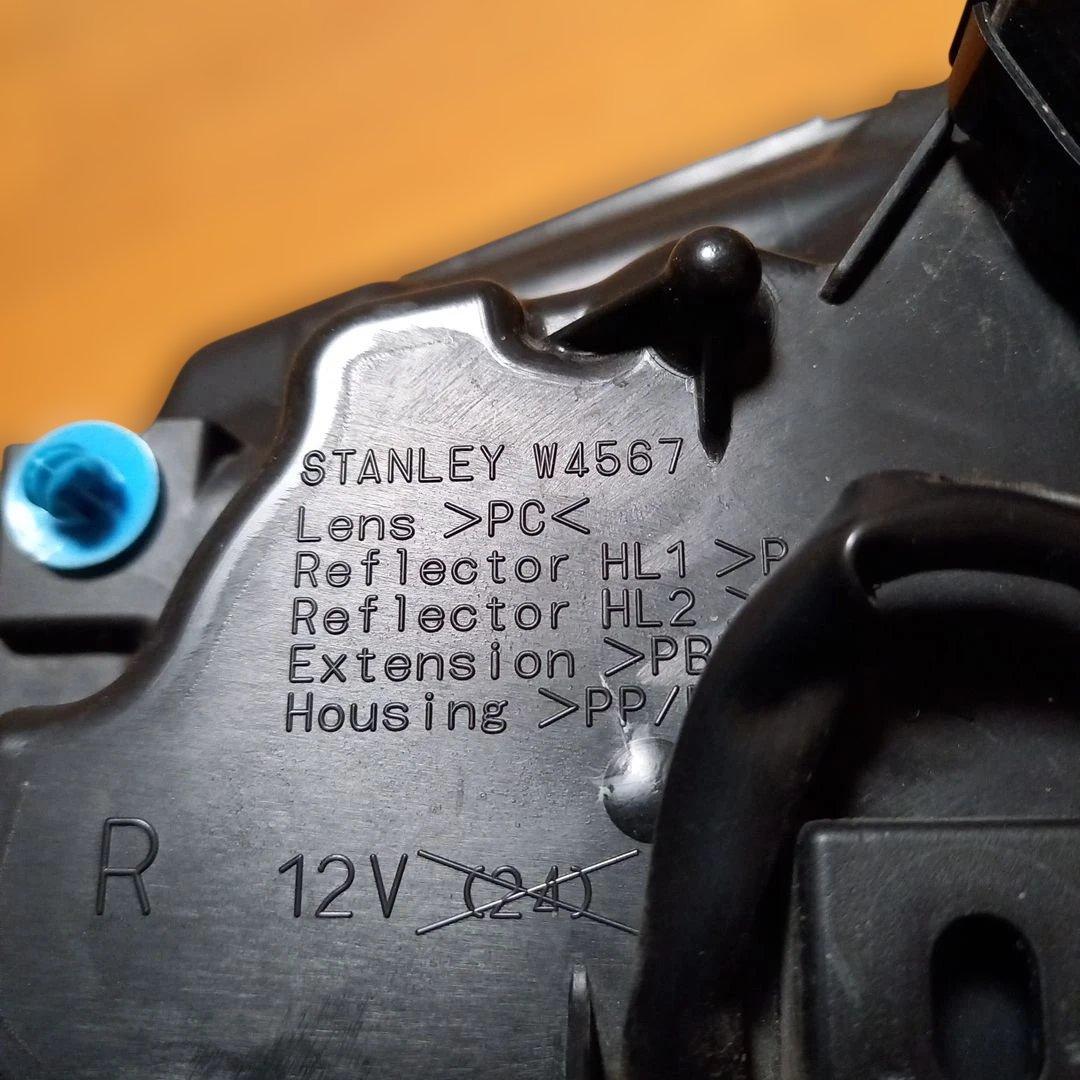 ダイハツハイゼットトラック700系右側ヘッドライトユニットスタンレー製品4567