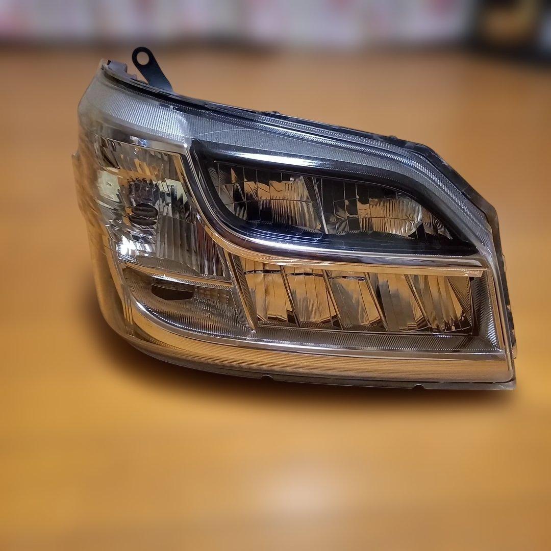 ダイハツハイゼットトラック700系右側ヘッドライトユニットスタンレー製品4567