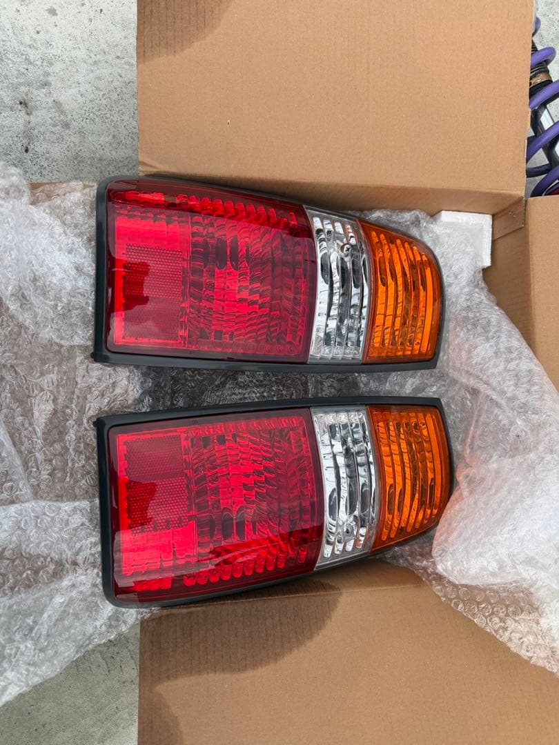 80ランクル テールランプ