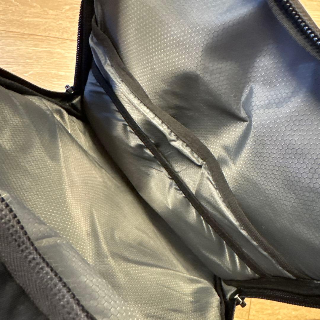 HOLIC ブラックリュック 中型