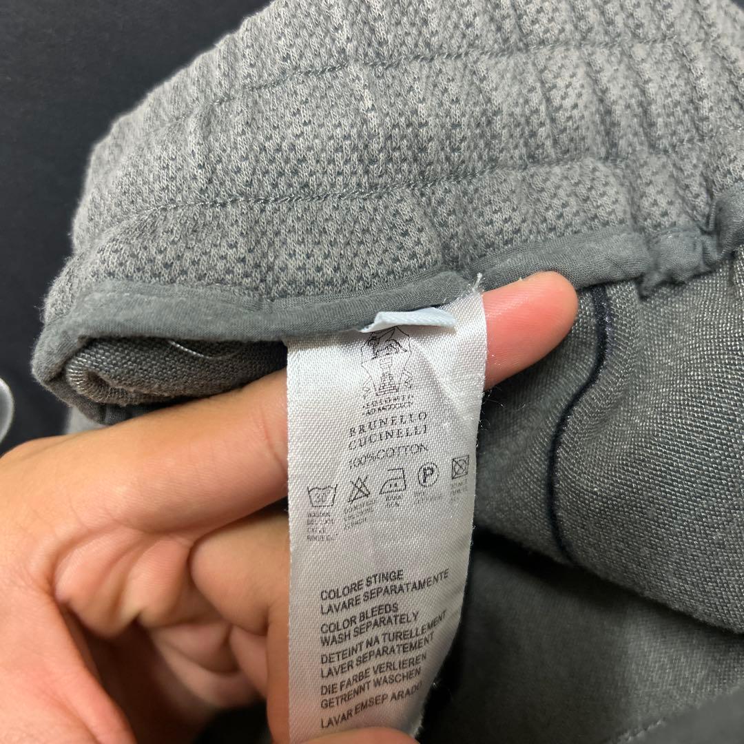 BRUNELLO CUCINELLI グレーショートパンツ