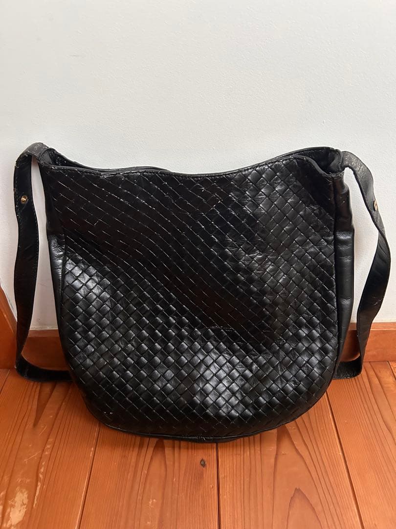 【難アリ】　BOTTEGA VENETA　ショルダーバッグ　斜めがけ　黒