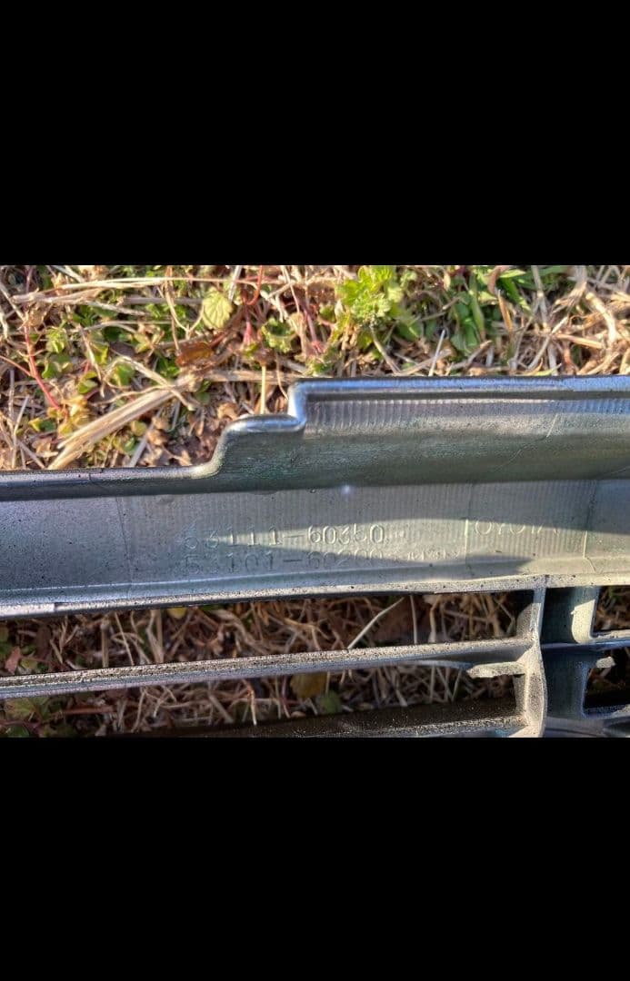 トヨタ ランドクルーザー100前期純正グリル（ラプターライナー塗装）