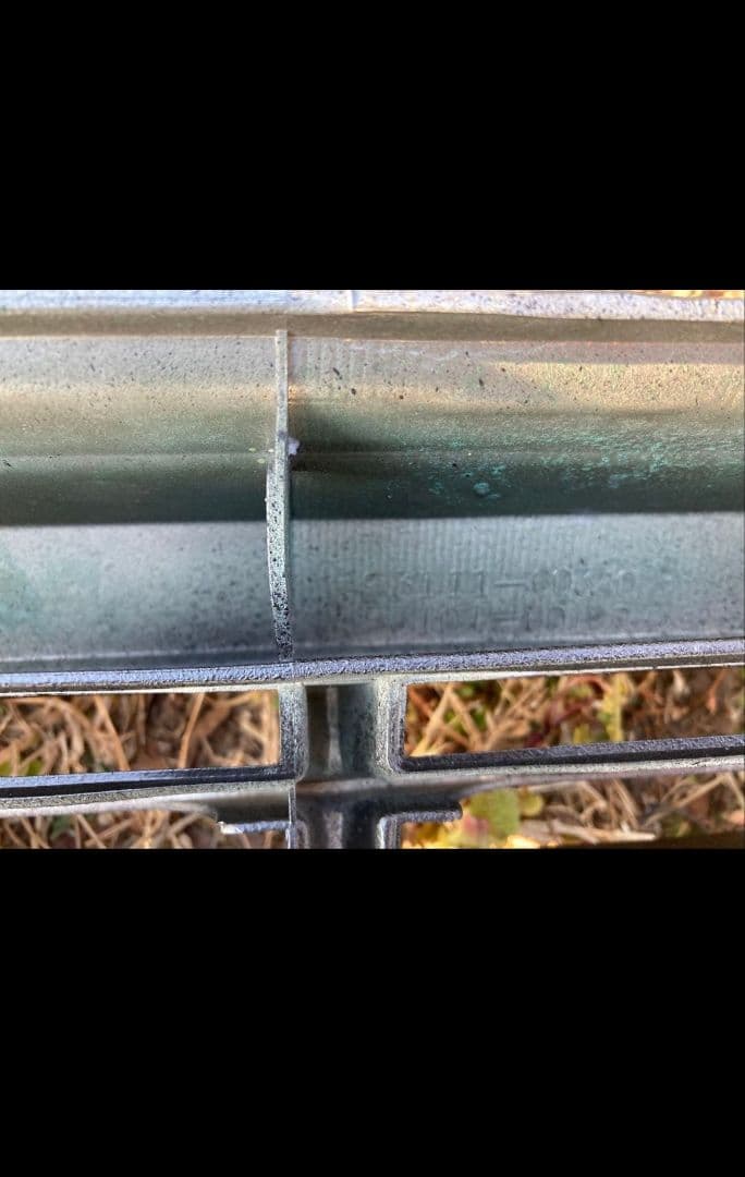 トヨタ ランドクルーザー100前期純正グリル（ラプターライナー塗装）