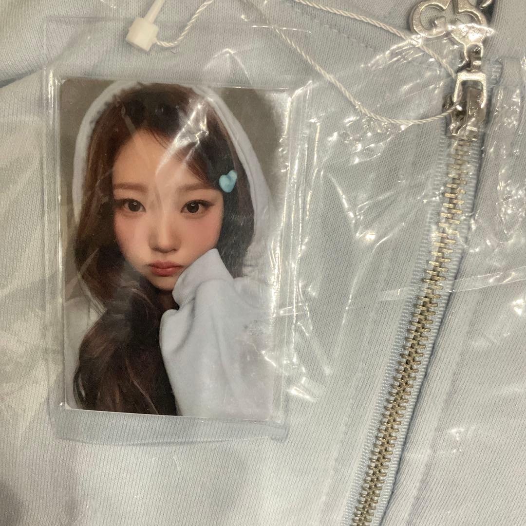 hearts2hearts FOCUS フーディー パーカー トレカ　ステラ