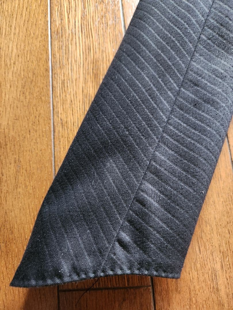 prism; JULIUS 黒 ストライプ織り柄スリムフィットスーツ　サイズ1