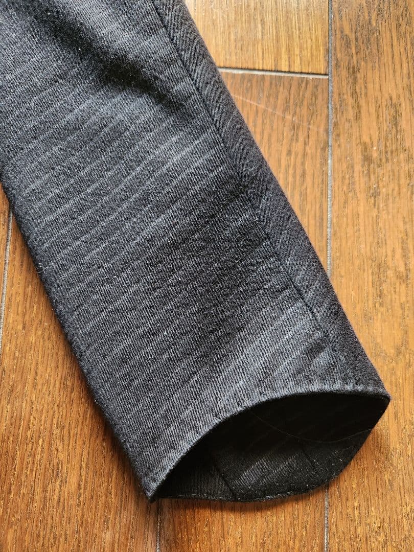 prism; JULIUS 黒 ストライプ織り柄スリムフィットスーツ　サイズ1