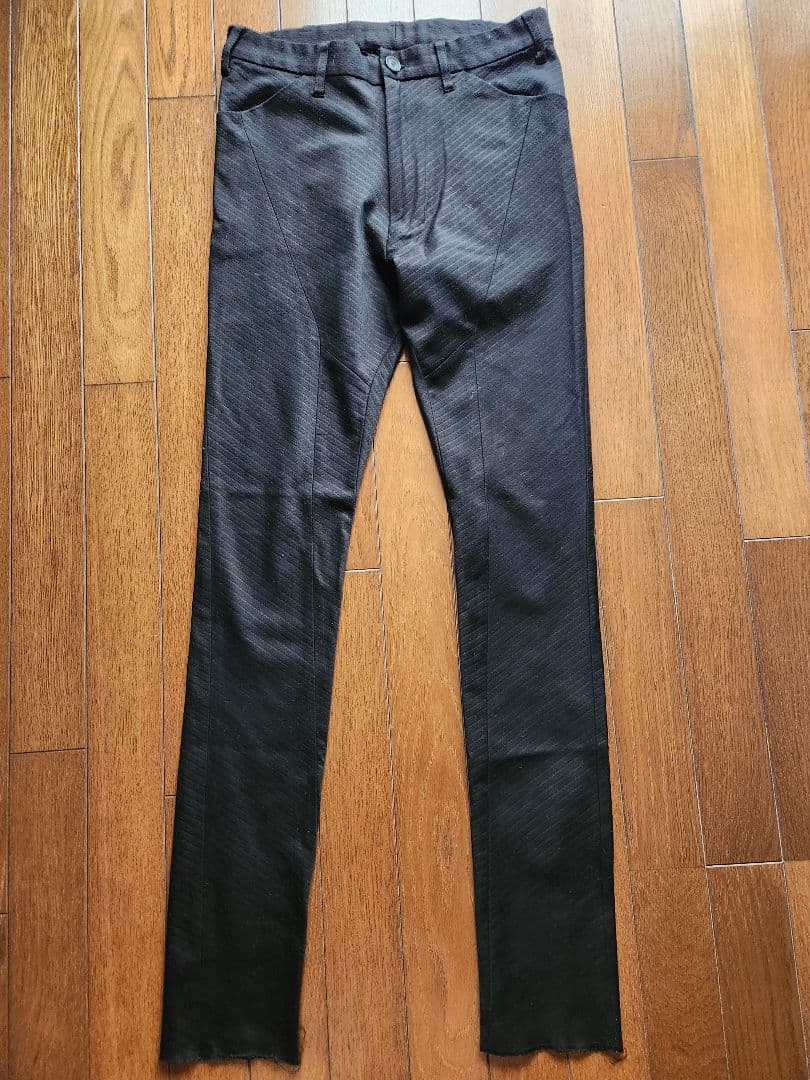 prism; JULIUS 黒 ストライプ織り柄スリムフィットスーツ　サイズ1