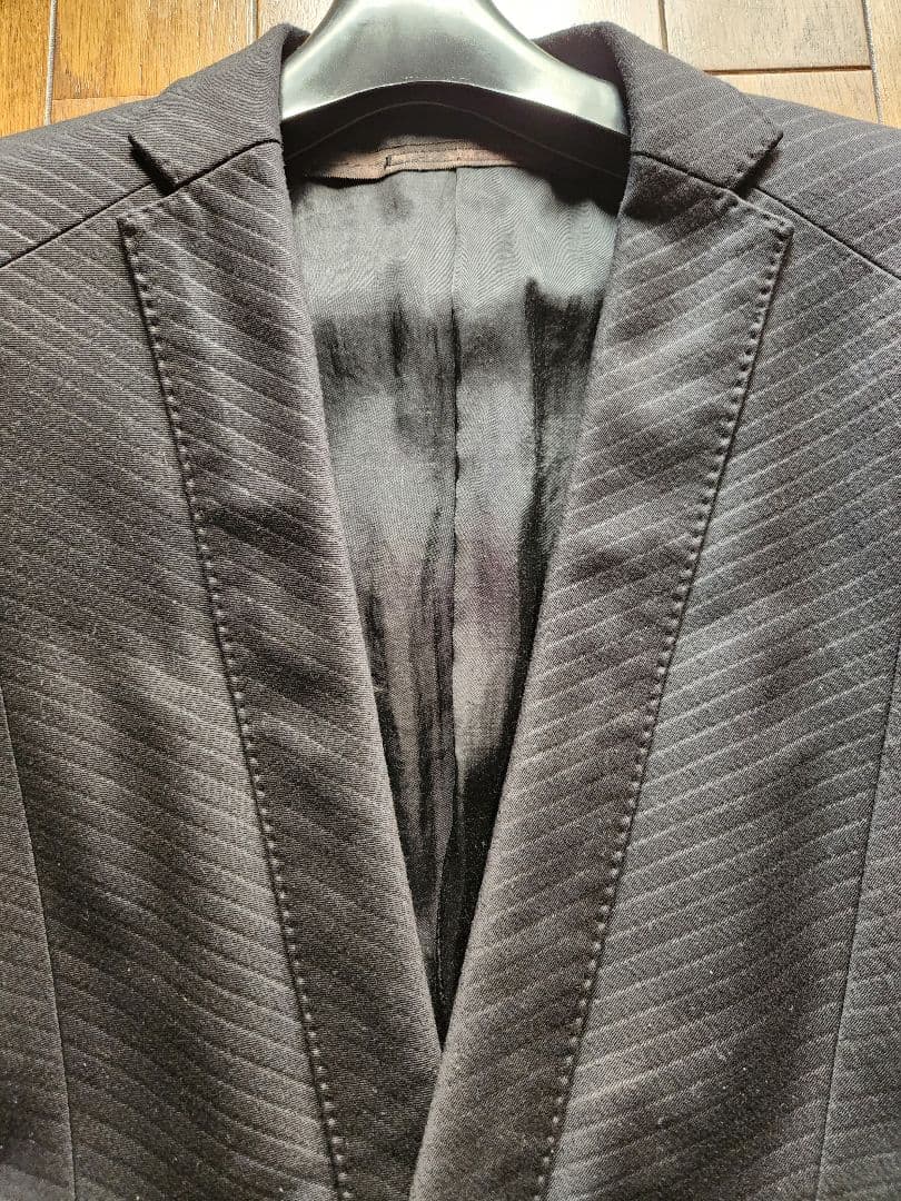 prism; JULIUS 黒 ストライプ織り柄スリムフィットスーツ　サイズ1