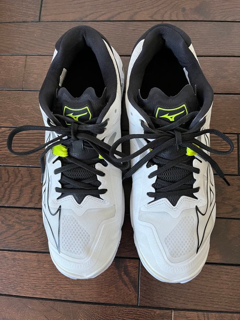 ミズノバレーボールシューズ ウェーブライトニング Z8 27.5センチ