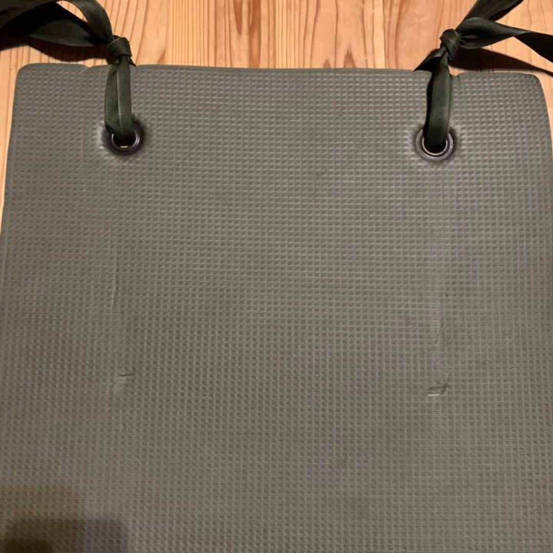 希少 オランダ軍スリーピングマット 収納袋付き