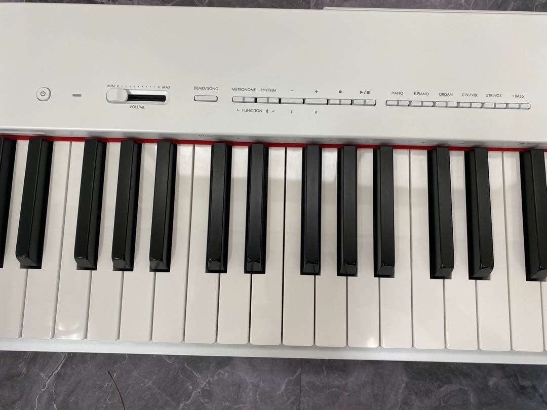 ヤマハ YAMAHA p225電子ピアノ　ホワイト　24年製