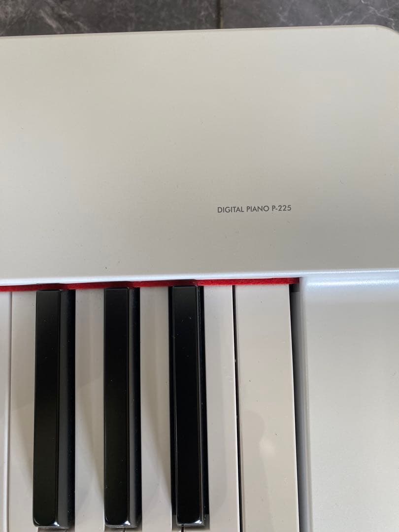 ヤマハ YAMAHA p225電子ピアノ　ホワイト　24年製