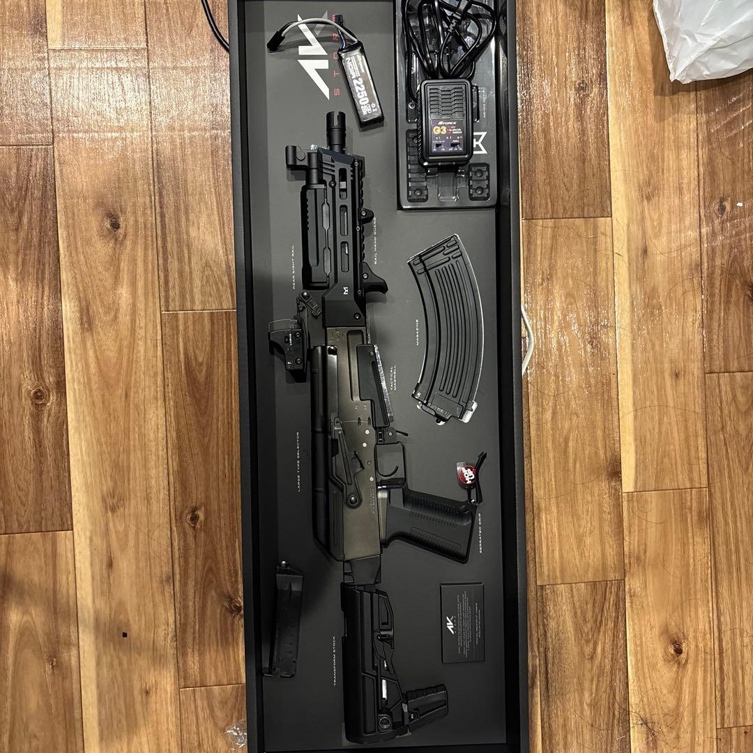 次世代電動ガン AK Storm ブラック　バッテリーとホロサイト付き