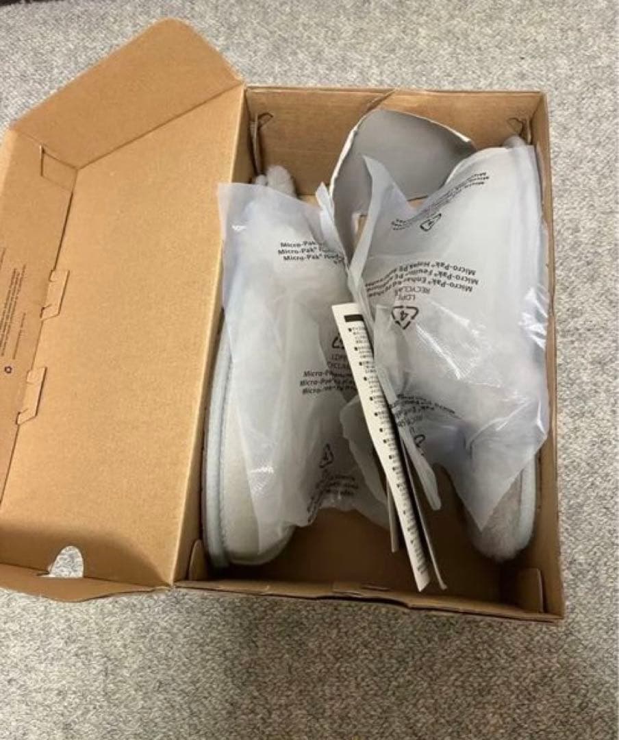 UGG ルームスリッパ、サンダル　グレー　箱無し