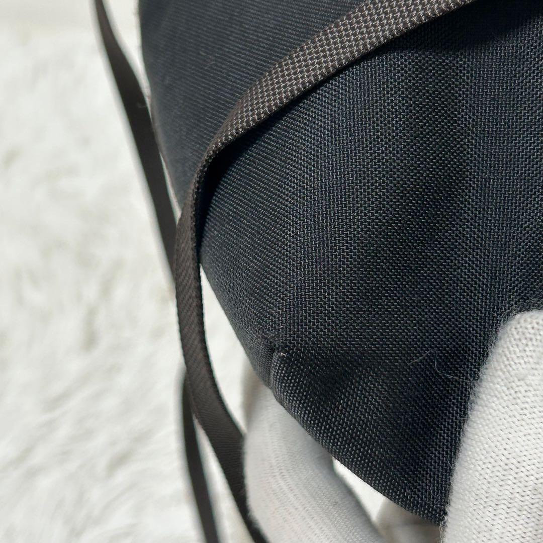 【美品✨舟形/ユニセックス】エルベシャプリエ　ショルダーバッグ　ブラック　人気