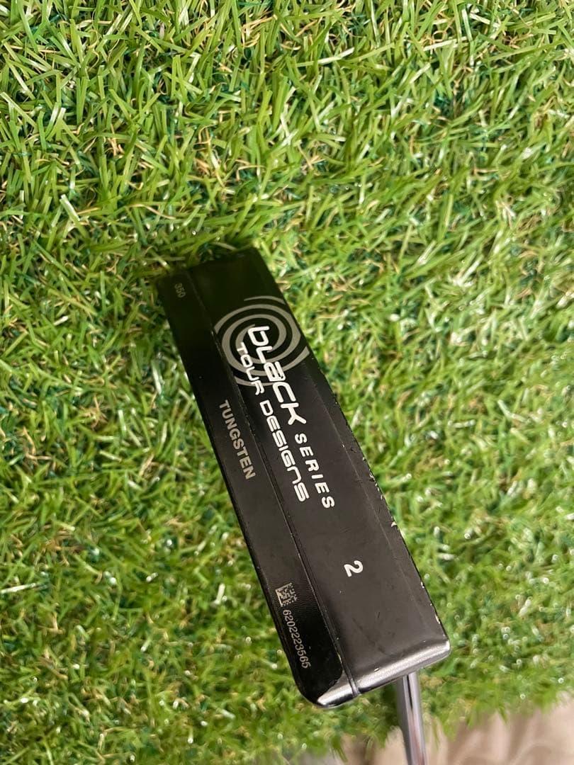 オデッセイ ブラックシリーズ　ツアーデザイン 2 右　パター