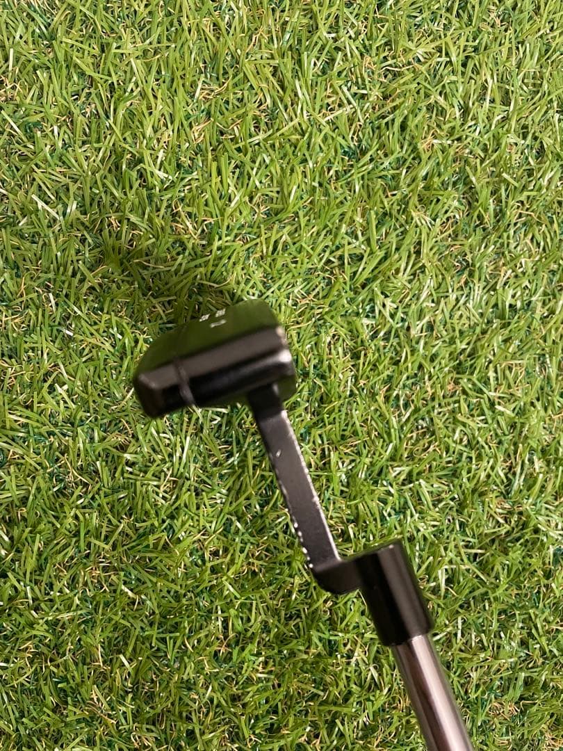 オデッセイ ブラックシリーズ　ツアーデザイン 2 右　パター