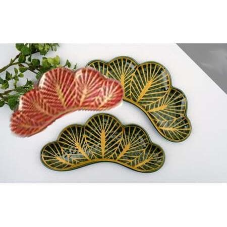 (お正月迎春食器）松葉型前菜皿　緑2枚＋赤1枚の3枚1セット