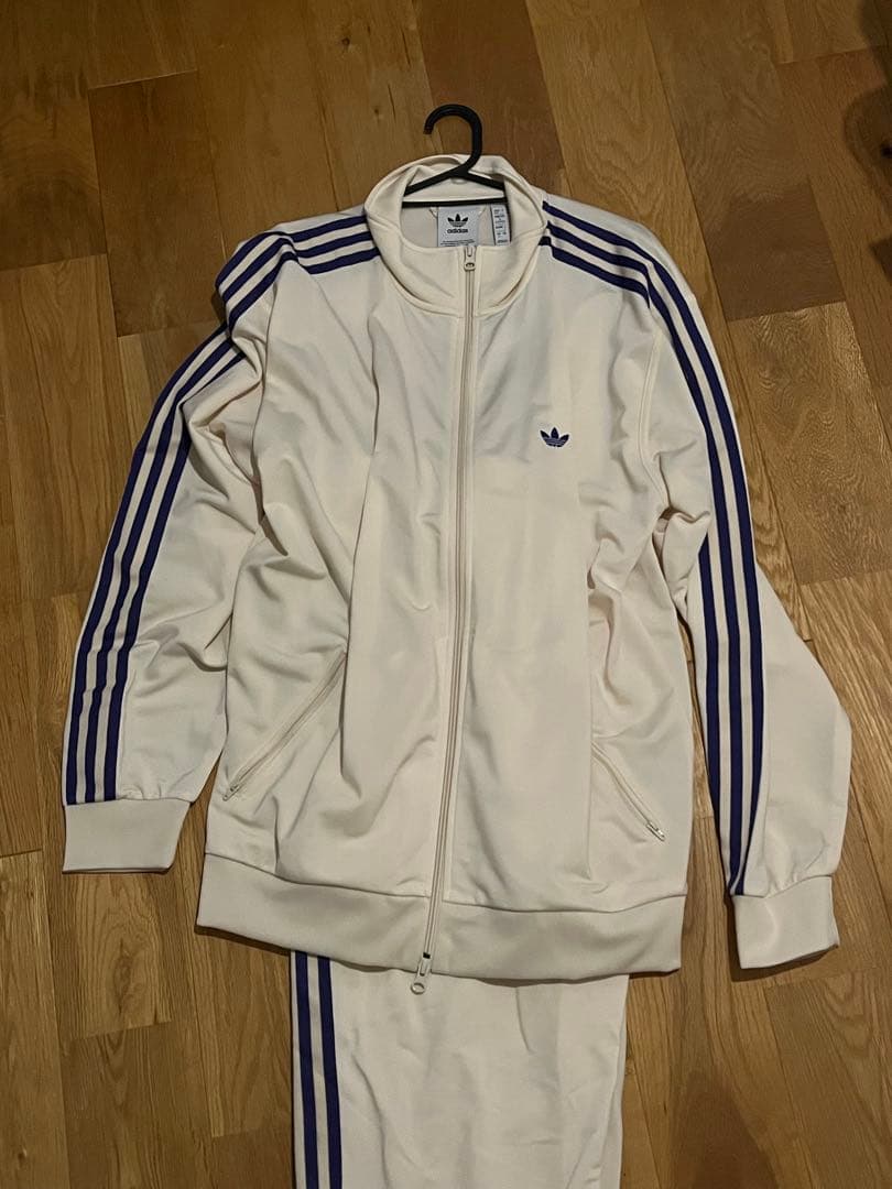 アディダス　ジャージ　トラックジャケット　オフホワイト　セットアップ　adida