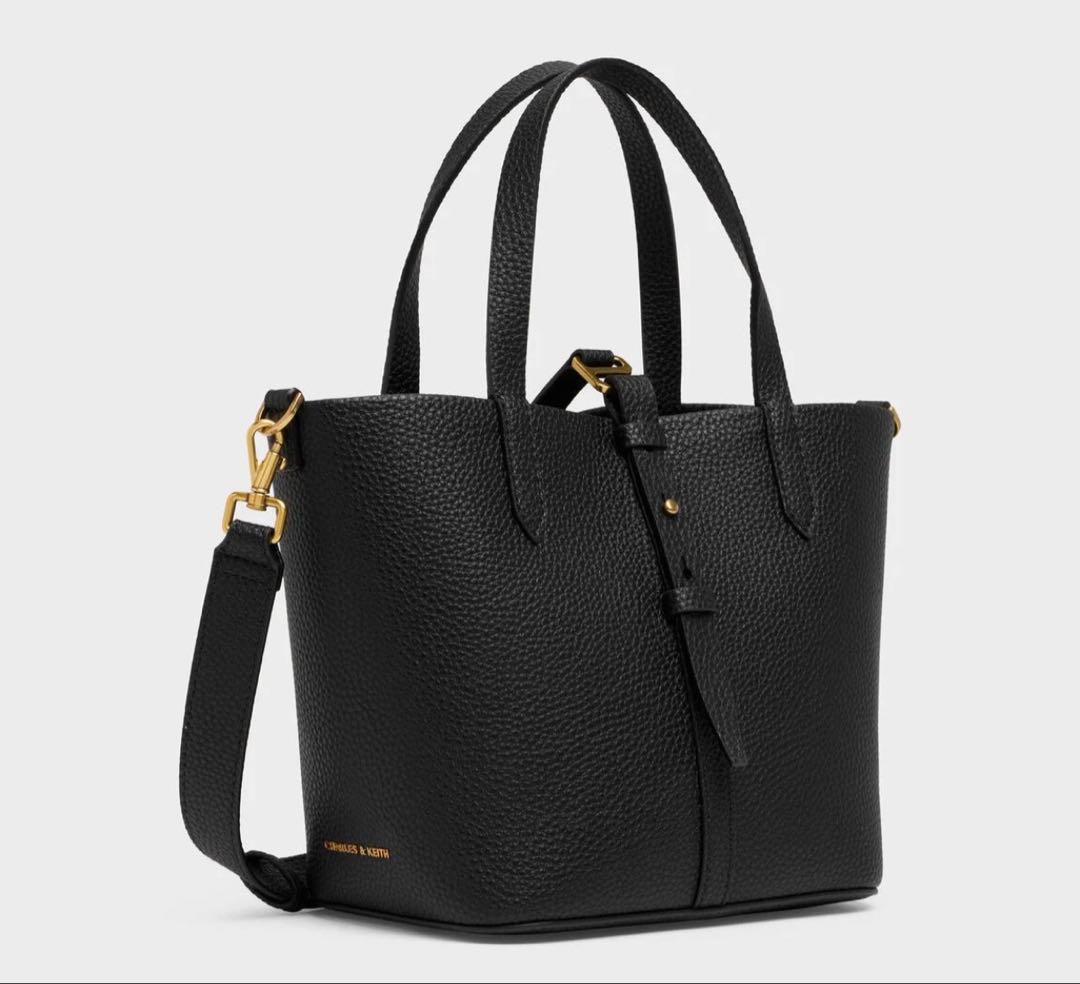 CHARLES&KEITH ／Beryl ベリル リサイクルレザー バケツバッグ