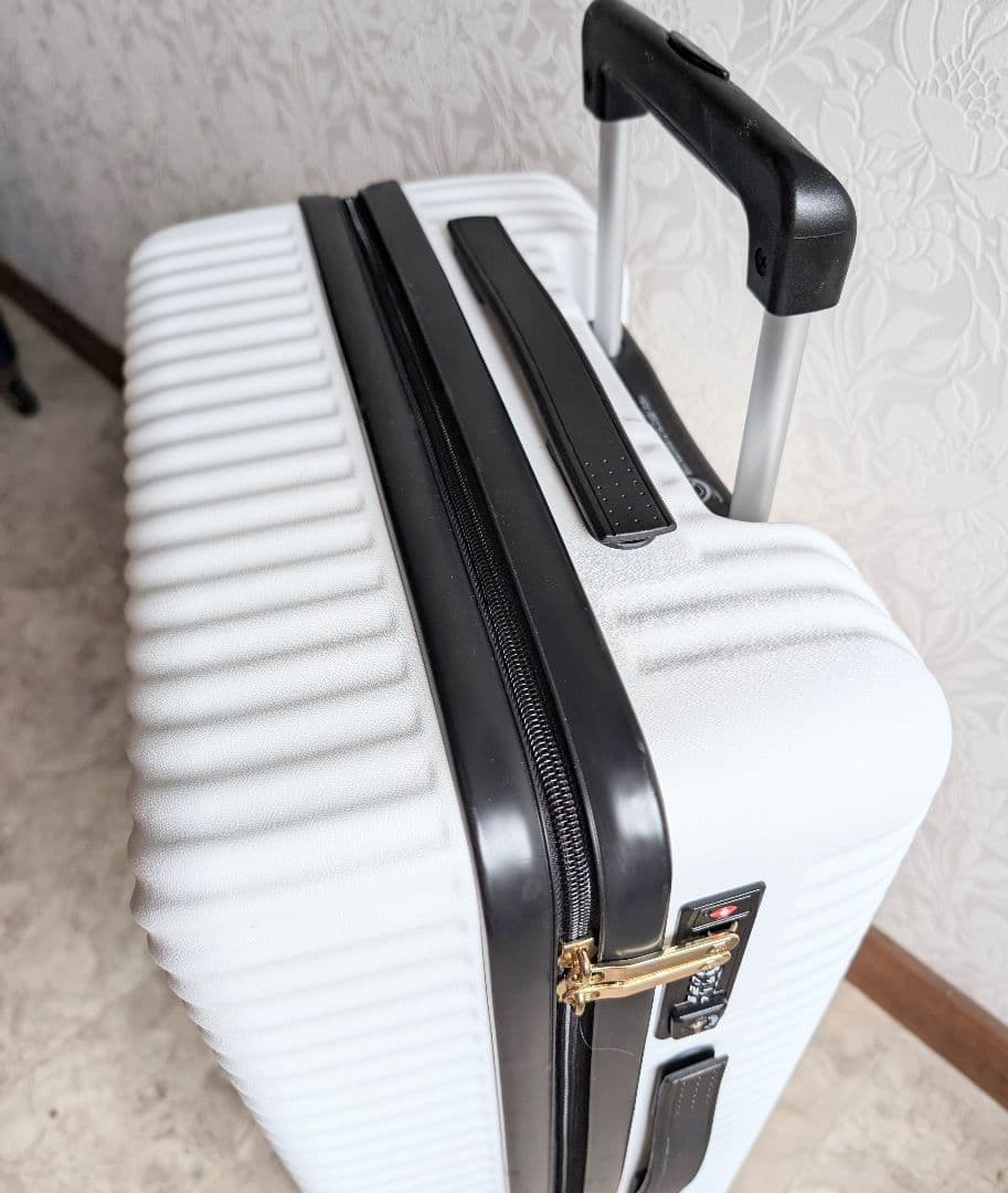 ブレーキキャスター付き　HaNT スーツケース