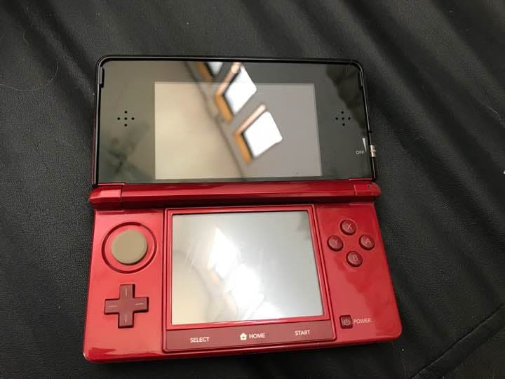 任天堂 3DS  レッド