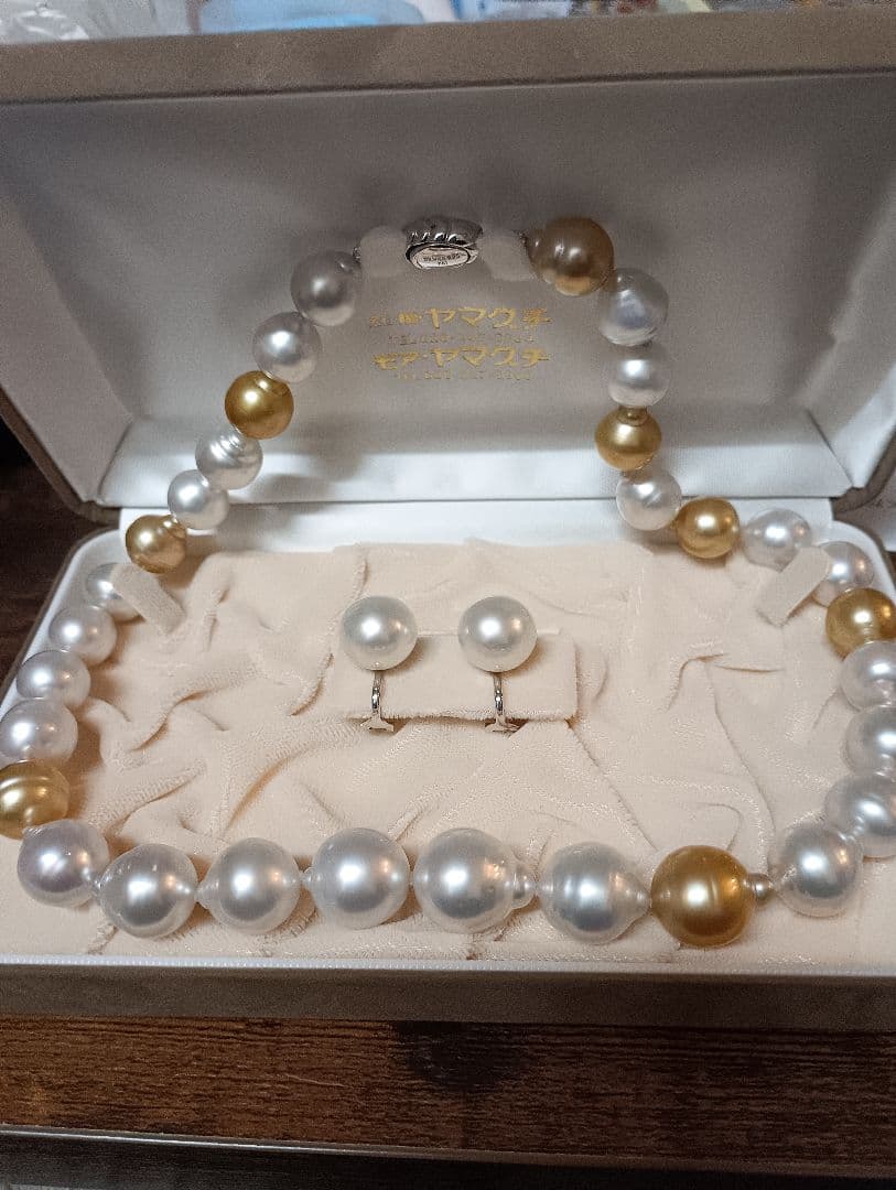 シルバー留め具ホワイトゴールドパールネックレスとK10WGイヤリングセット