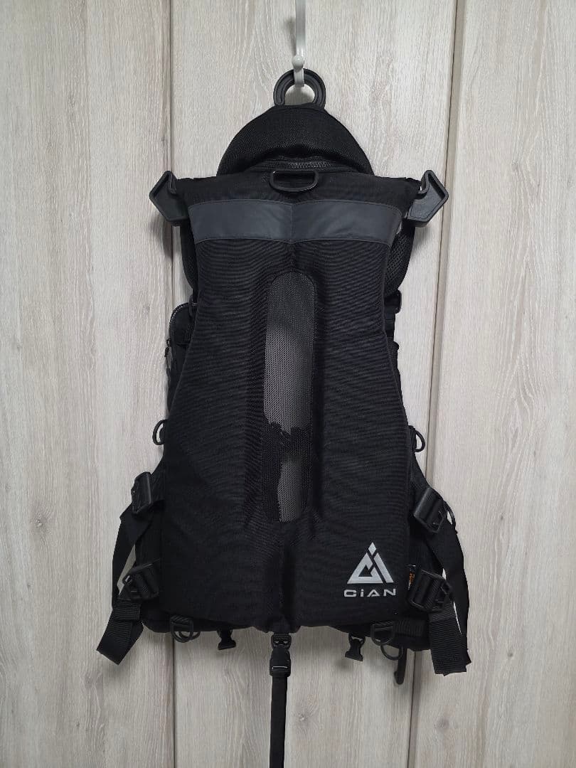 JACKALL シアン ホロフィル AIR RS ベスト ブラック