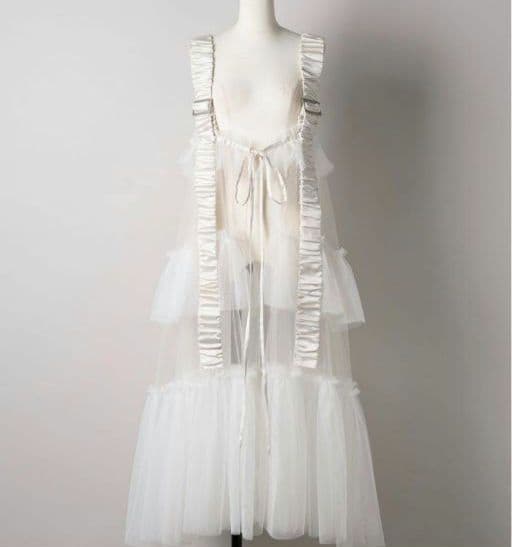 LA BELLE ETUDE　ホワイト チュールロングジレ