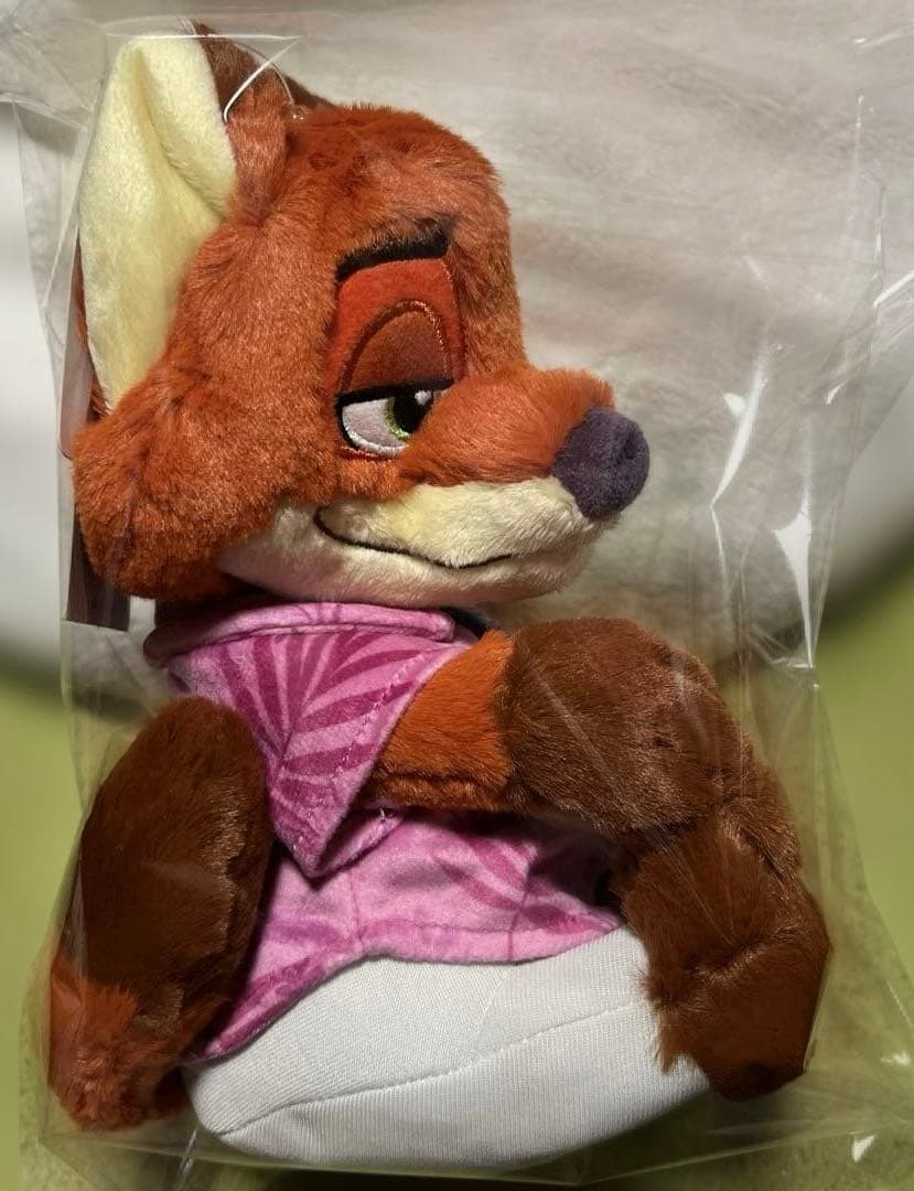 ディズニー　ズートピア　ニック　ペンケースとぬいぐるみバッチ２点