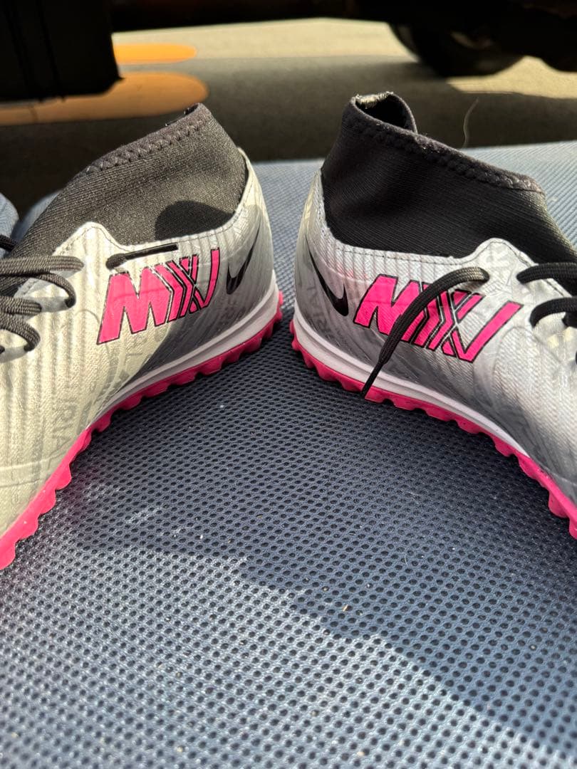 Nike Mercurial シルバー/ピンク 人工芝用シューズ