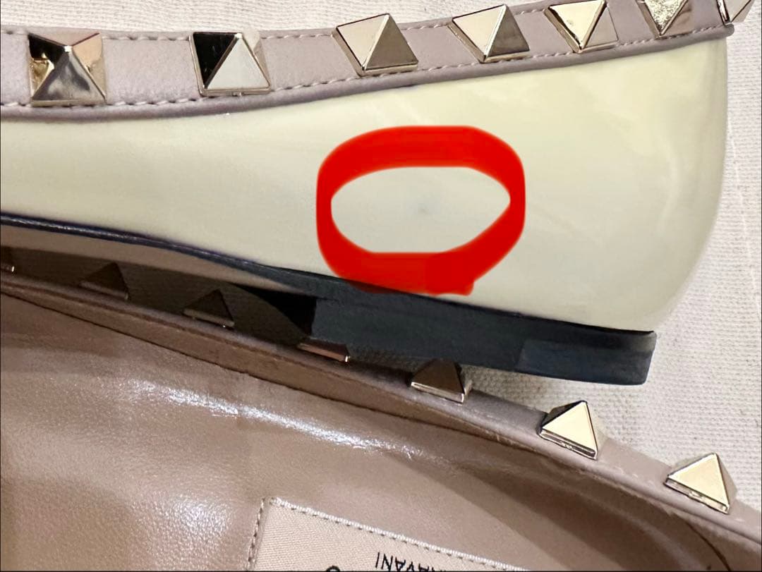 VALENTINO スタッズ付きポインテッドトゥパンプス 35 アイボリー