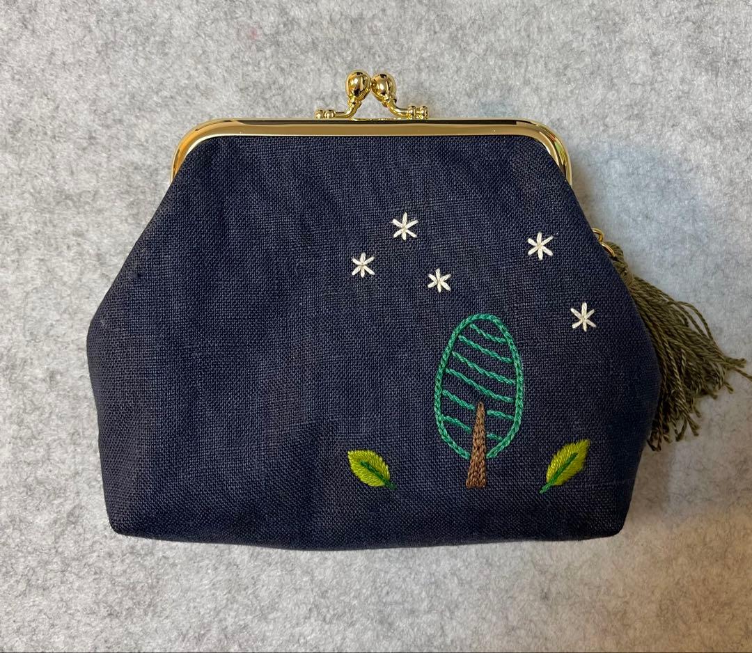 ハンドメイド　手刺繍　がま口ポーチ☆まっちゃんだよです