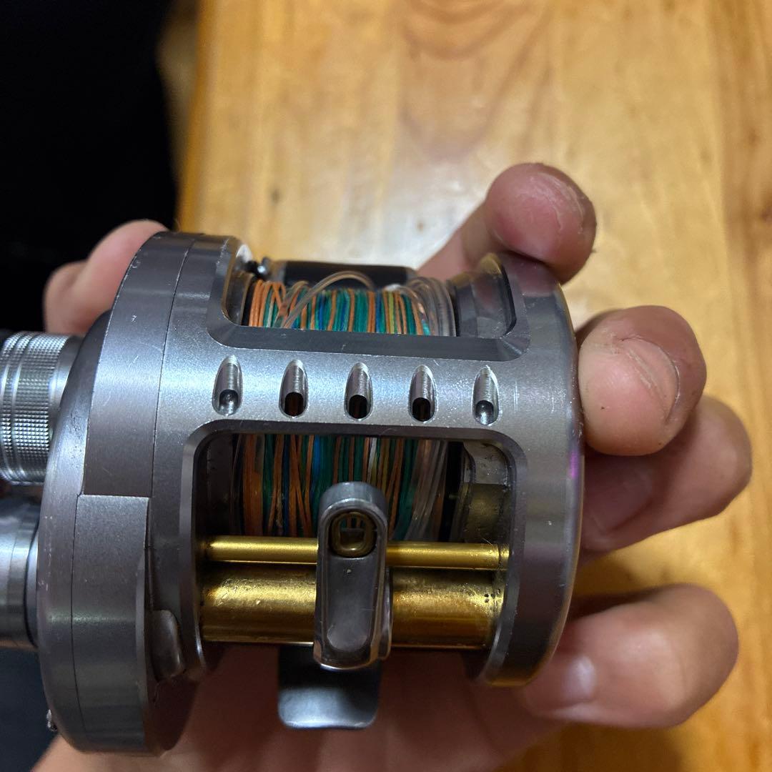 つ*し様 シマノ CALCUTTA CONQUEST 200DC