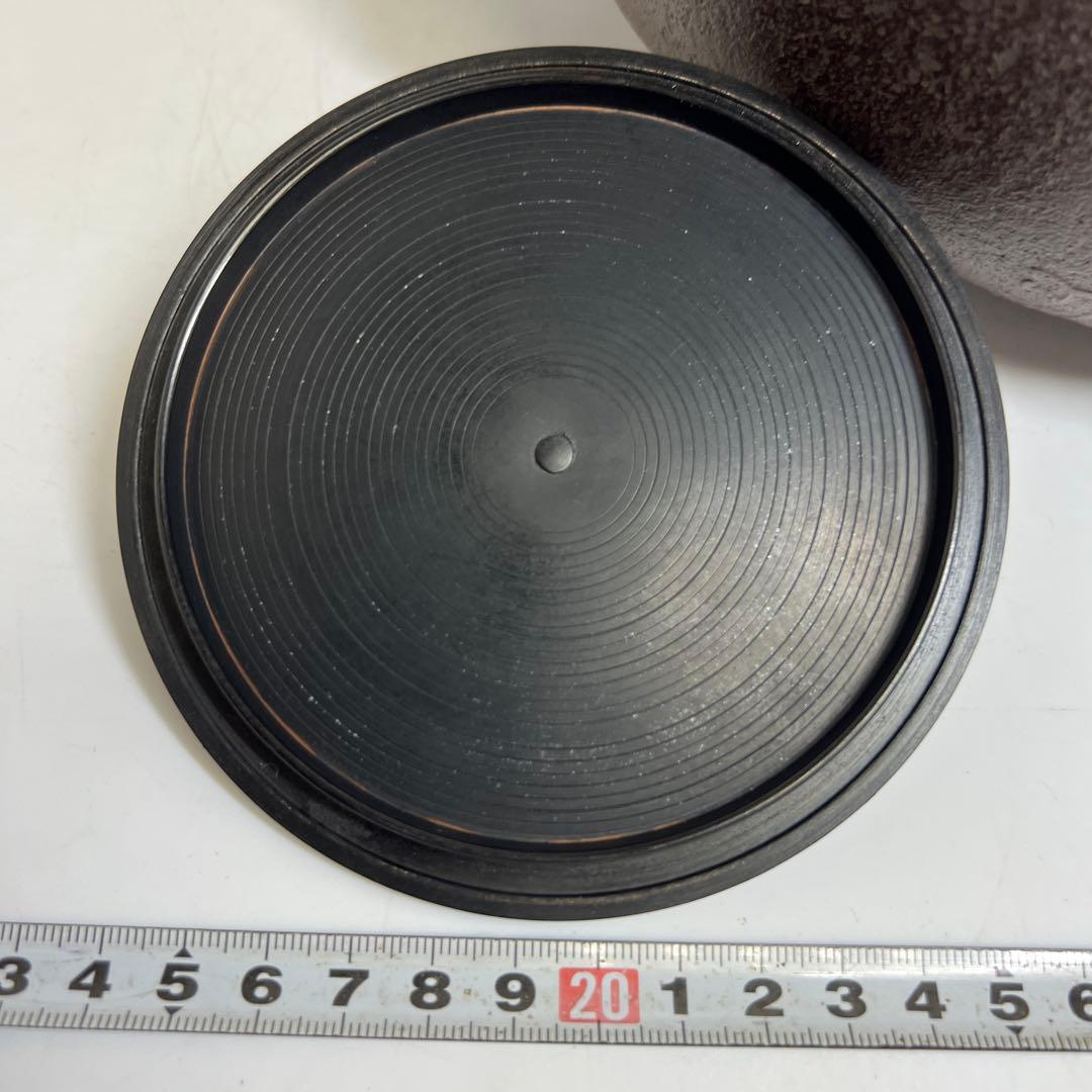 高橋敬典　菊桐地紋　政所釜　共箱　幅約26.5㎝　東さ8-0212②