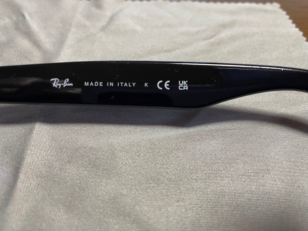 ほぼ新品未使用品RayBan サングラス正規品RB2132F 901 3F